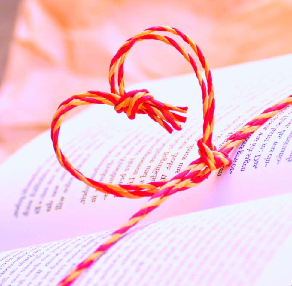 Книга, сердечко, подарок - Юмористическая сценка на праздник День учителя в школе