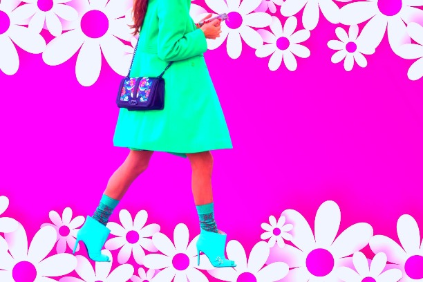 Девушка, ноги, зеленые ботинки, пальто - Весёлые конкурсы на праздник 8 Марта